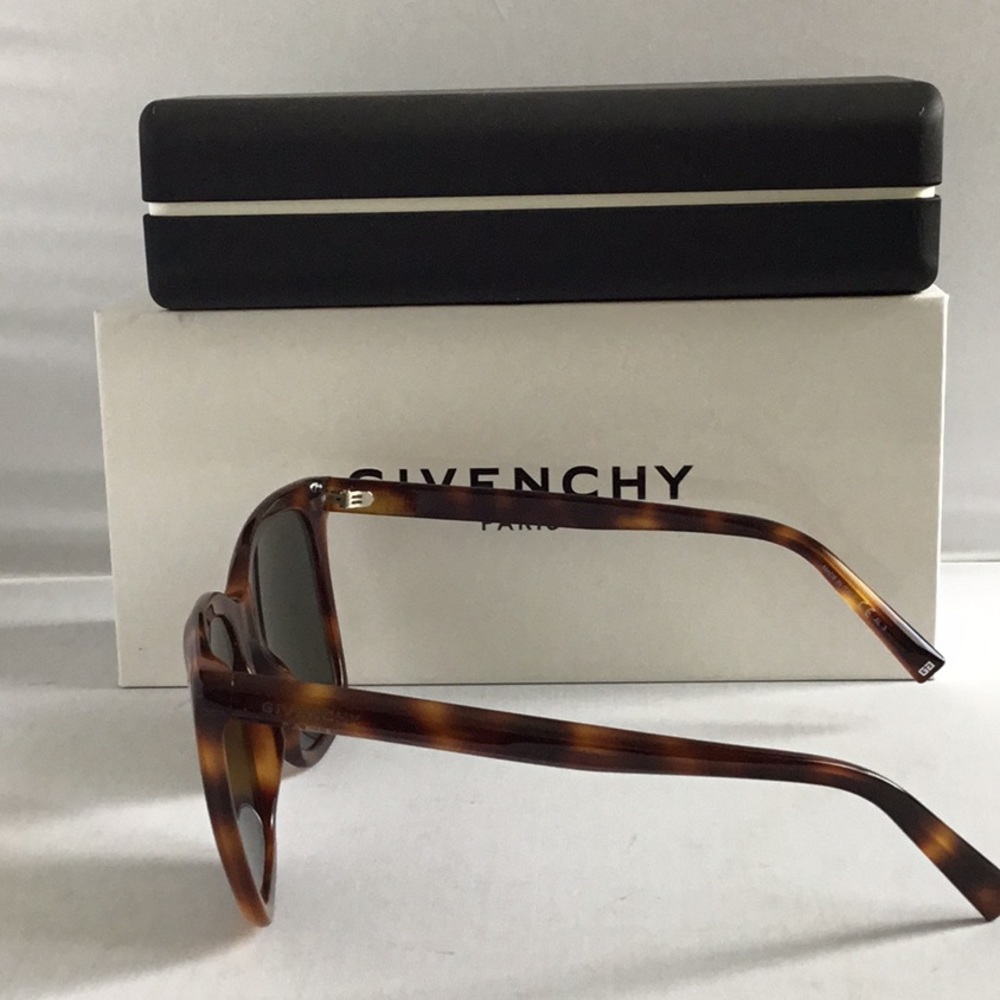 - GIVENCHY SUNGLASSES HAVANA LADIES. - Picture 3 of 9